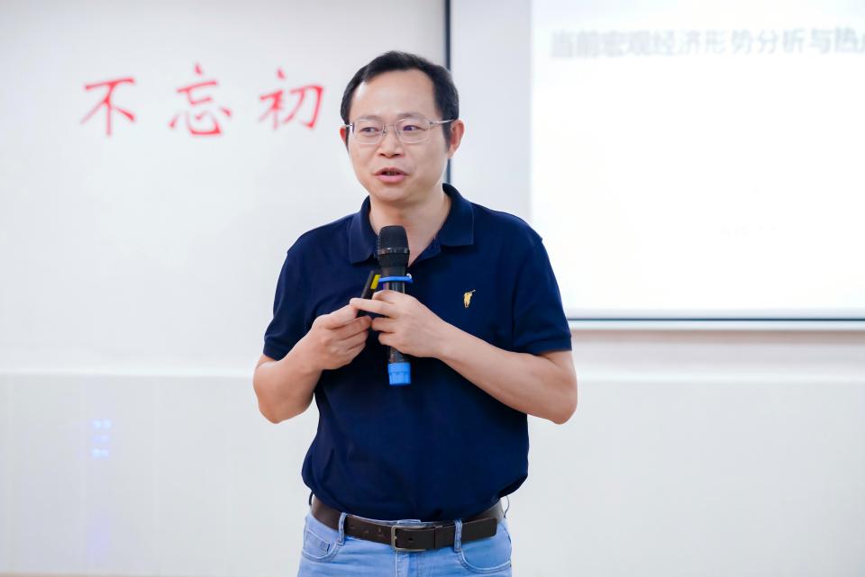 特邀权威专家主讲精品课程2(1).jpg